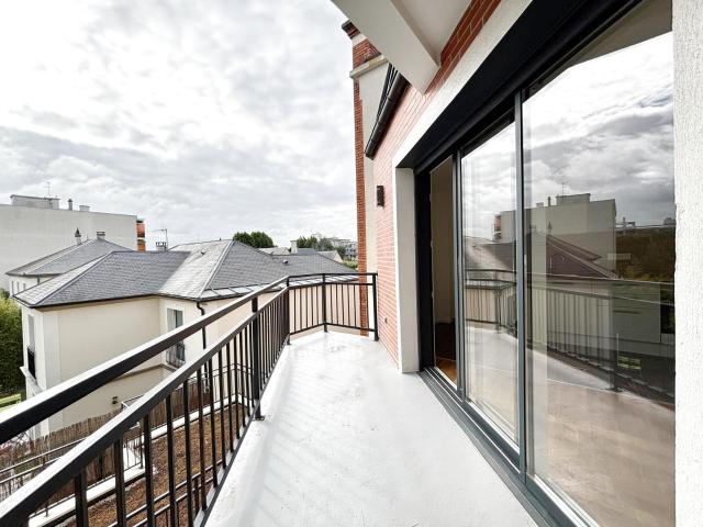 À LOUER: Appartement 3 pièces avec terrasse et balcon Première occupation