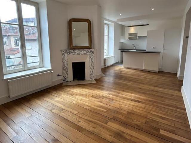 A louer Appartement 3 pièces rénové 59m2 Boulevard Lobau