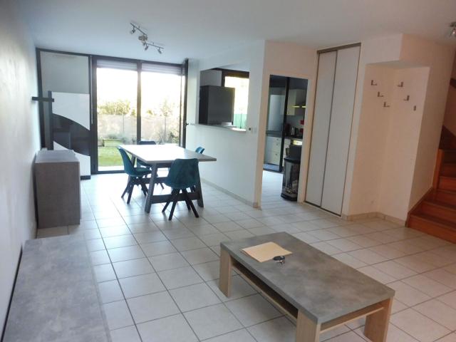 A louer appartement 4 pièce s 83.43 m2 meublé rez de jardin clos Bourg en Bresse