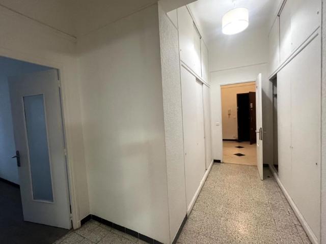 A louer, appartement 4 pièces avec jardinet et cave