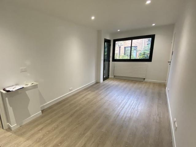 À LOUER BUREAU 19.2 m2 AVEC STATIONNEMENT