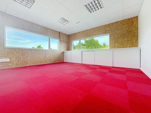 Bureau de 43 m² avec fibre, climatisation et parking – Pontchâteau