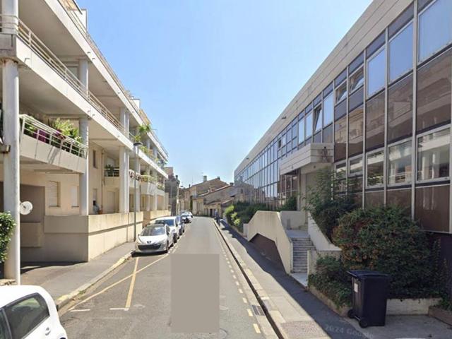 A LOUER BUREAU ENTRE 20 ET 30 M2 SECTEUR BORDEAUX QUARTIER SAINT SEURIN ET SAINT BRIUNO