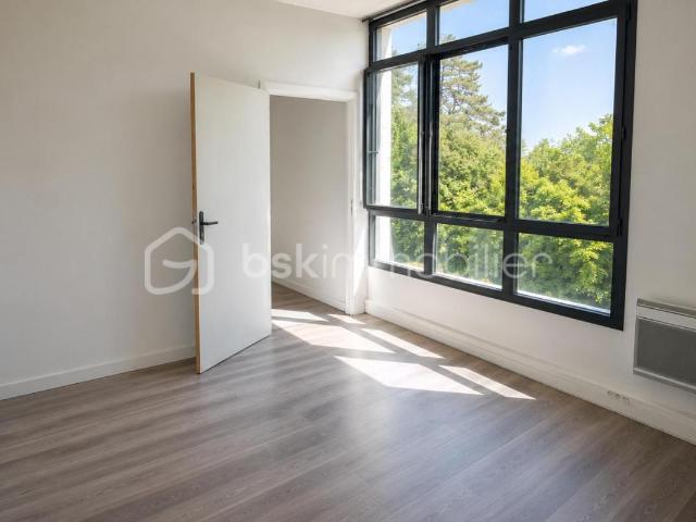 À LOUER – Bureau lumineux de 15 m² à Bailly Romainvilliers – Proche Val d'Europe