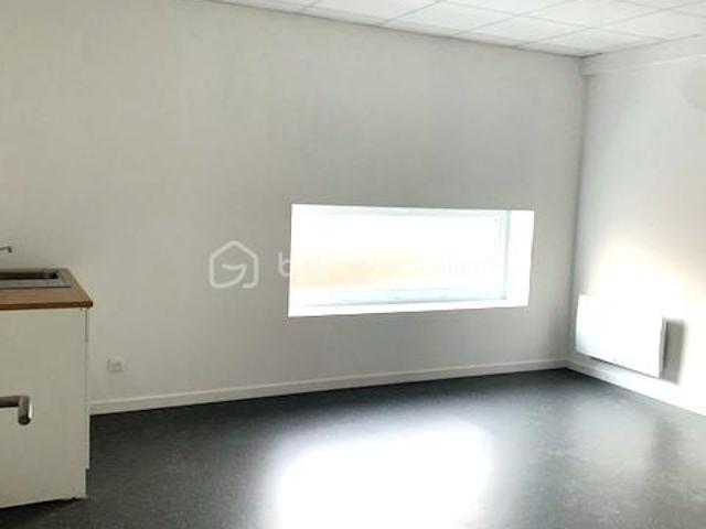 À LOUER – BUREAUX & ESPACE DE STOCKAGE SÉCURISÉ – SECLIN