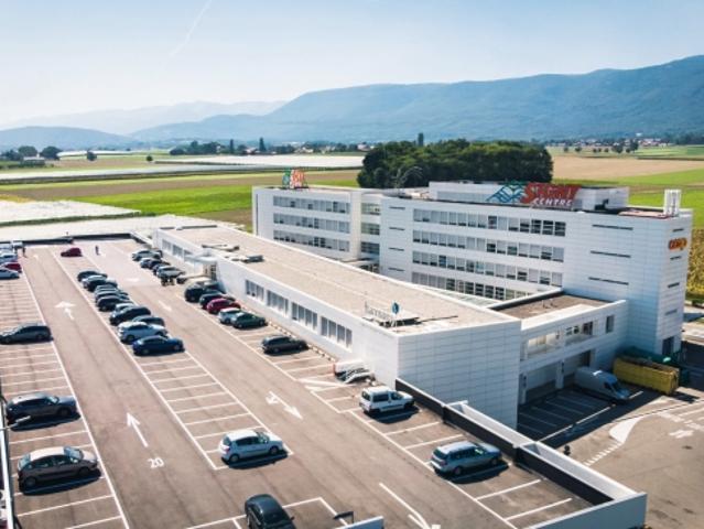 À LOUER – Bureaux modernes d’environ 200 m² au cœur d’un centre commercial