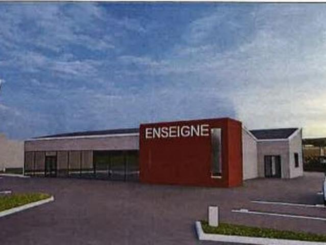 À LOUER BÂTIMENT COMMERCIAL / LOCAL D’ACTIVITÉ ENVIRON 445 m2 EMPLACEMENT STRATÉGIQUE À FORTE VISIBILITÉ