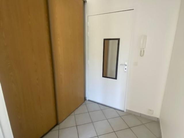A LOUER BEAU 2 PIECES EN PARFAIT ETAT