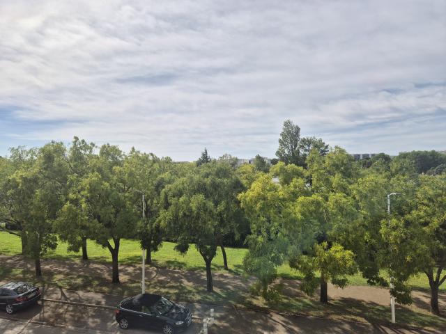 A louer Beau T2 meublé avec terrasse et vue sur le lac Miramas