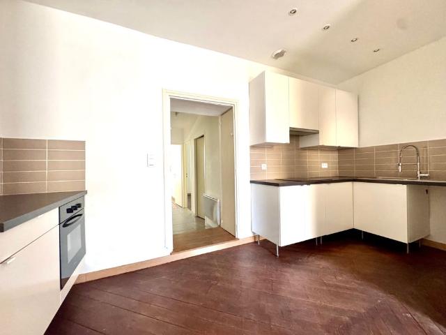 A LOUER BEL APPARTEMENT T3 LUMINEUX AU COEUR DE VAISON LA