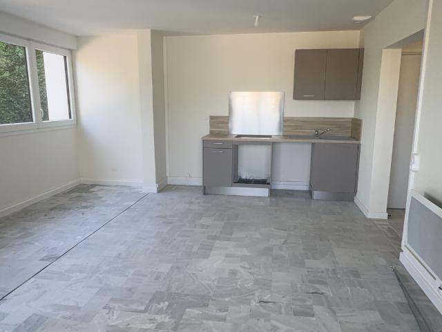 À louer Bel appartement T2 de 51 m2 avec terrasse et parking Marseille 12e Frais réduits