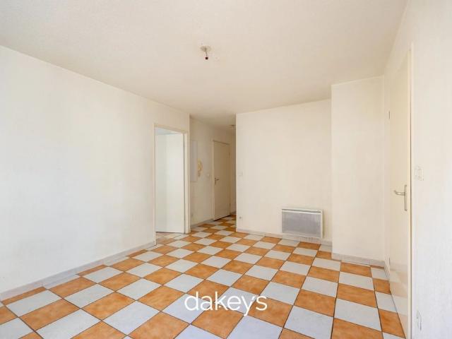 A LOUER BEL APPARTEMENT T2 LUMINEUX AVEC EXTERIEUR & GARAGE EN OPTION MARSEILLE 8EME