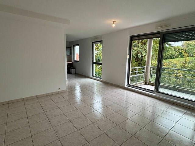 À louer: Bel appartement F2 à Oeting avec balcon avec ascenseur et parking