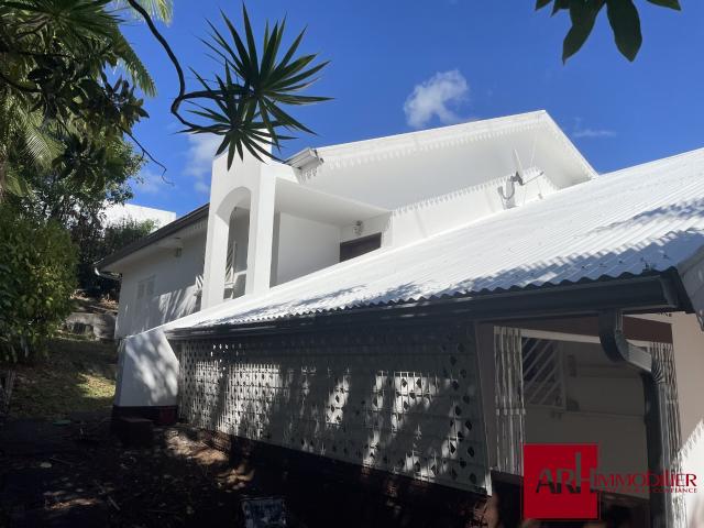 A LOUER BELLE MAISON F4 AVEC GRAND JARDIN MONTGAILLARD SAINT DENIS