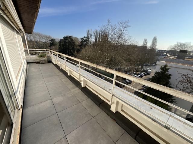 A LOUER BOURGES TYPE 4 AVEC TERRASSE