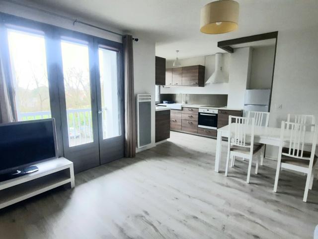 A LOUER CUGNAUX Appartement T2 44 m² au 2eme étage avec cuisine équipée loué meublé G572 FG