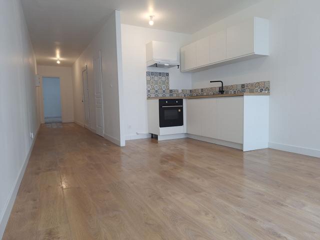 A LOUER CAZERES Appartement T2 de 49 m² entièrement rénové avec belle cuisine aménagée et équipée G1312
