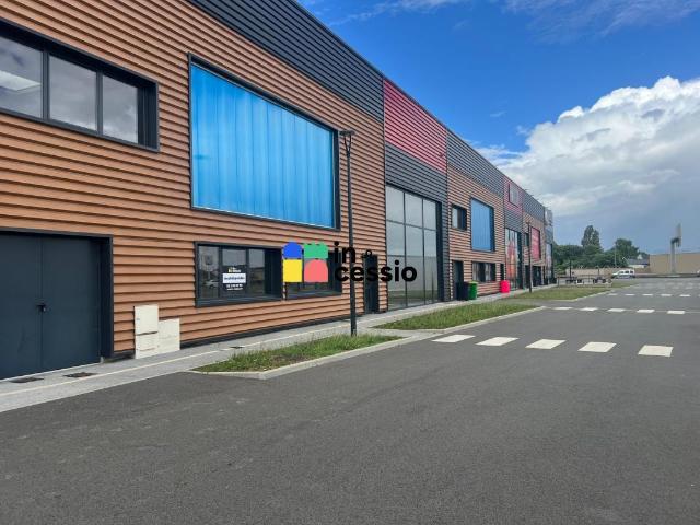 À LOUER – CELLULE COMMERCIALE 300 m² LE MANS SUD – EMPLACE