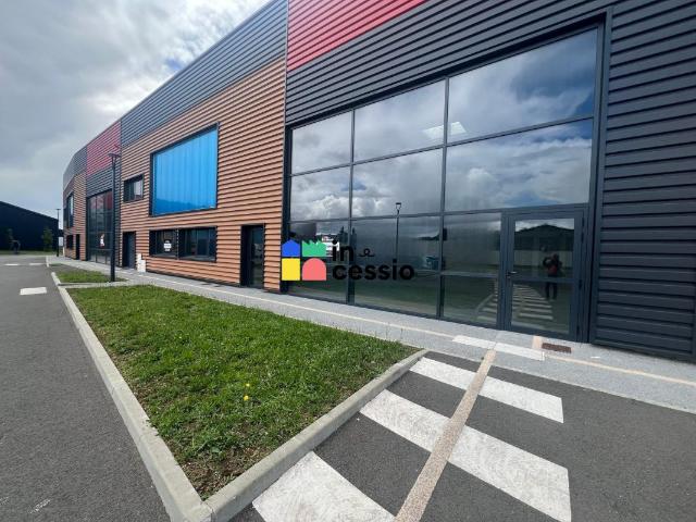 À LOUER – CELLULE COMMERCIALE 600 m² LE MANS SUD – EMPLACE