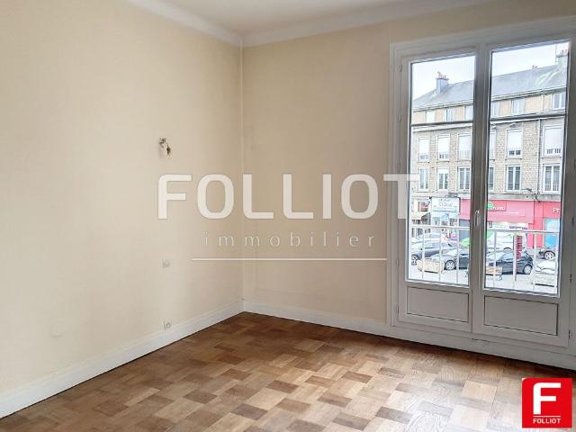A LOUER centre ville de VIRE GRAND T2 LUMINEUX AVEC BALCON