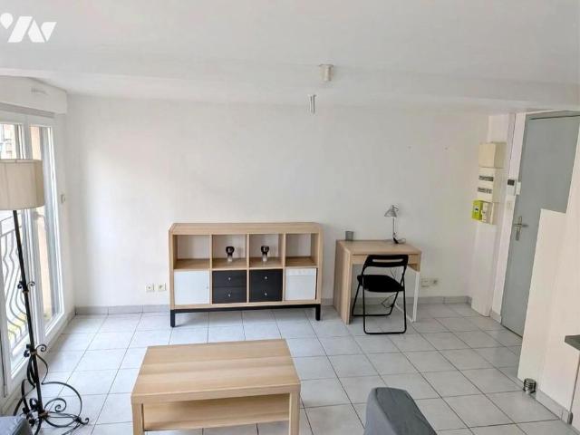 A LOUER CENTRE VILLE REIMS APPARTEMENT TYPE 2 MEUBLE AVEC BALCON RUE BARBATRE