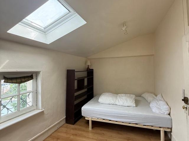 À LOUER CHAMBRE DOUBLE MEUBLÉE