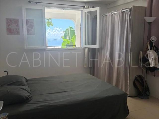 A LOUER CHAMBRE MEUBLEE D'ENVIRON 13.20m2 LA POSSESSION
