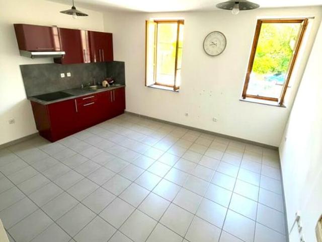 À louer Charmant T2 de 40 m² à Saint Chamas 680 /mois