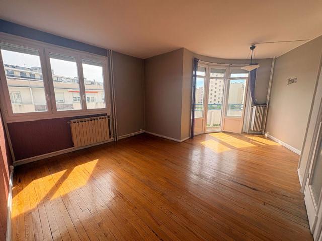 A louer charmant t2 place foch avec 2 balcons