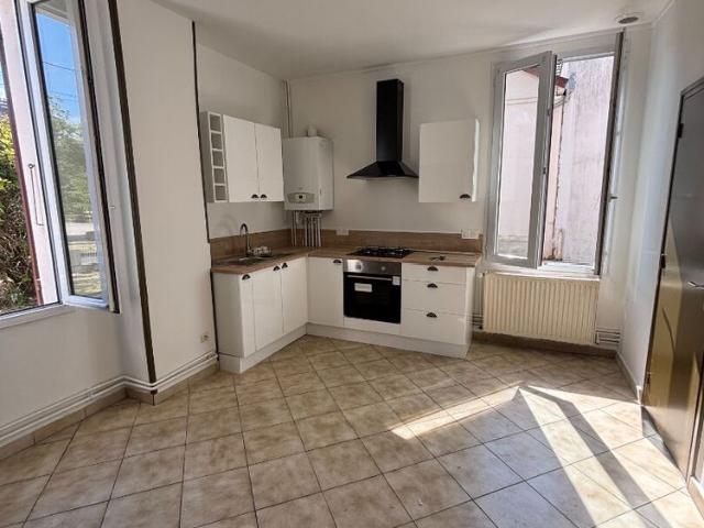 À louer ? Charmante maison T3 avec jardin, garage et dépendance