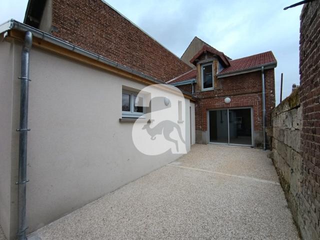? À louer ? Charmante maisonnette en duplex au coeur de So