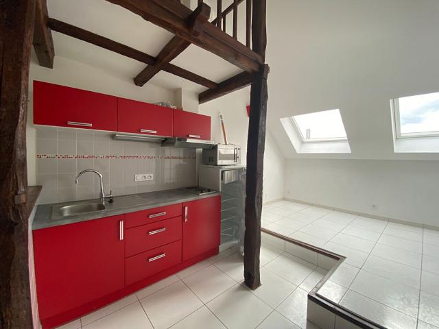 A louer Chateauroux hyper centre, tout proche de la gare, mini loft entièrement rénové