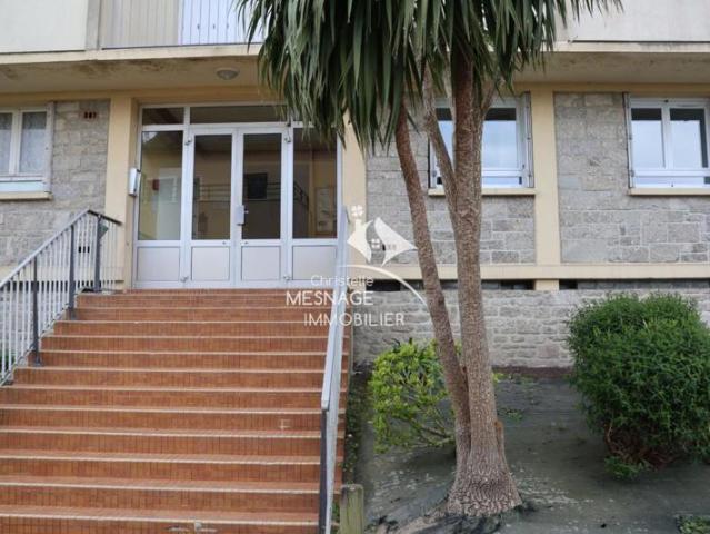 À louer chez Christelle Mesnage Immobilier. DINAN centre vil