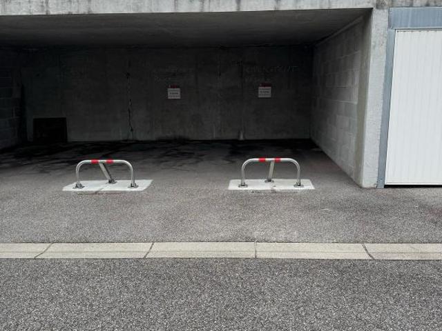 A LOUER CHINDRIEUX STATIONNEMENT 4