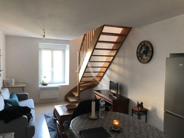 A LOUER CONTIGNE Appt T2 au 1er étage en duplex de 25 m2