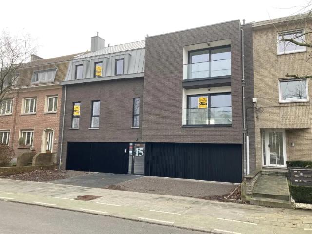 à louer Duplex Waterloo Avenue Adolphe Schattens