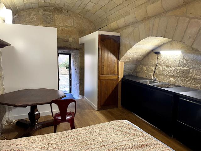 A louer, dans le coeur historique de Périgueux, beau BUREAU entièrement restauré
