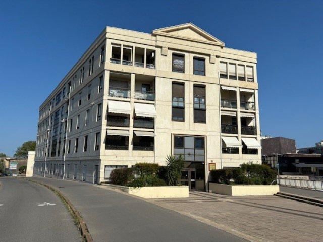 A louer dans une résidence seniors bel F2 50m possibilité de parking