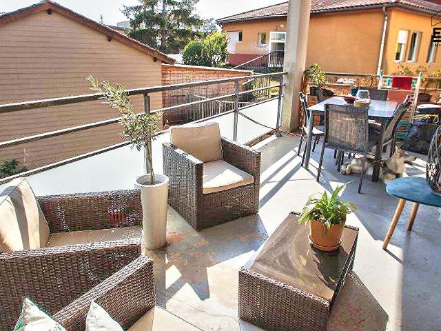 A louer Dommartin 2 pièce s 40 m2 avec terrasse et garage en sous sol