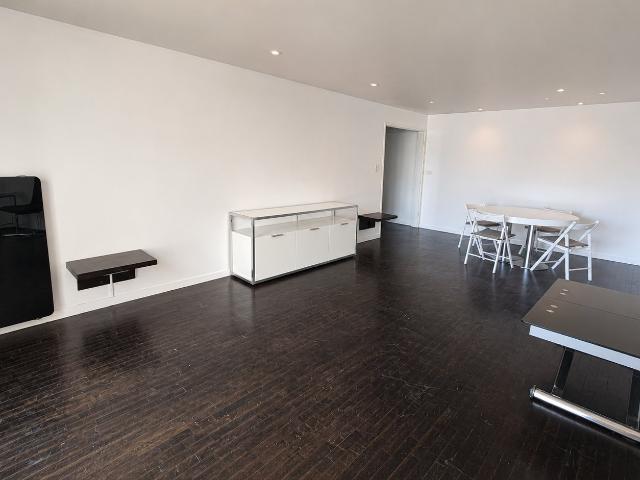 A LOUER Élégant 3 pièces de 84 m2 avec deux balcons Résidence de standing 1997