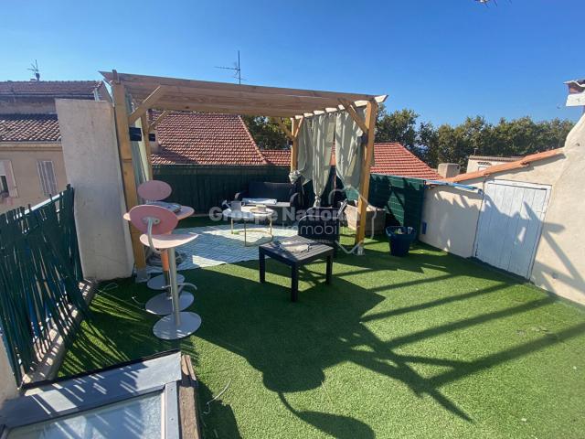 À louer en meublé Studio entièrement rénové avec toit terrasse de 30m2 à 2 pas du port de l'estaque plage
