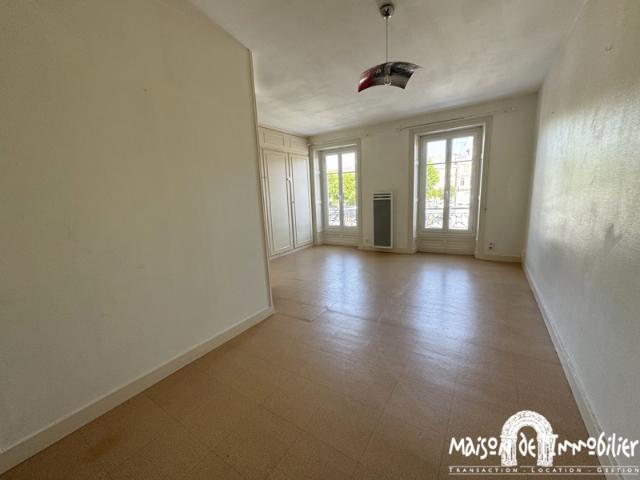 A louer en Centre ville de JARNAC Studio 25m2