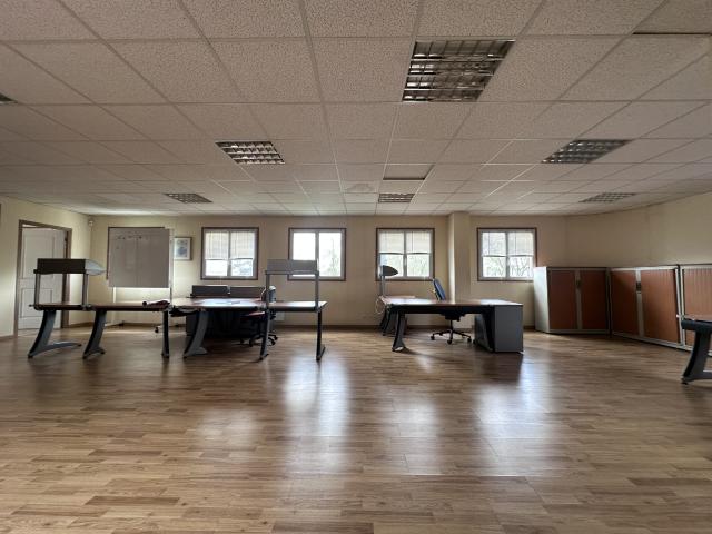 À LOUER ENSEMBLE DE BUREAUX D’ENVIRON 250 m2 BONDOUFLE 91070