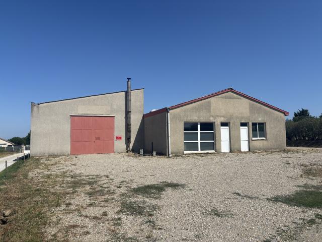 À louer Ensemble immobilier d'activité de 836 m2 à Thorrenc