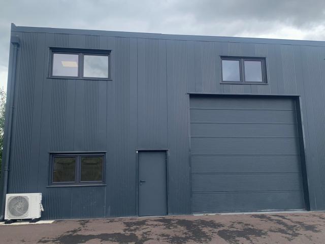 À louer Entrepôt avec bureaux neufs de 145 m2 Frescaty