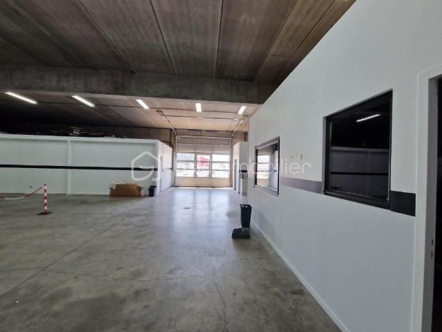 À LOUER – ENTREPÔT / LOCAL D’ACTIVITÉ 250 m²