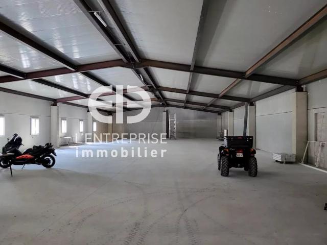 A LOUER ENTREPÔT 1 000 m² CONTES