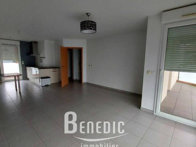 A louer F2 avec balcon terrasse et parking