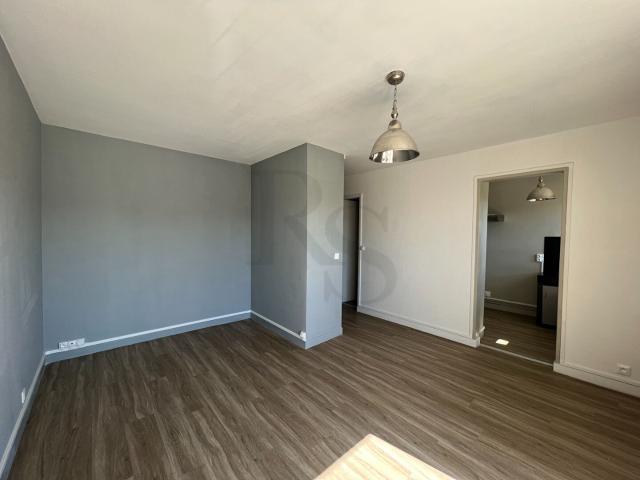 À LOUER FALAISE: Appartement F1 avec balcon, garage et cave