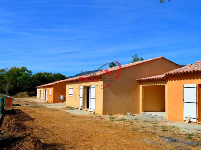 A louer, Fayence, Villa récente de plain pied 3 Chambres avec Jardin 1 422 €